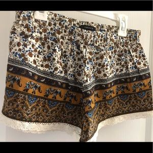 Flowy elephant print shorts w/ crochet trim Sz.M